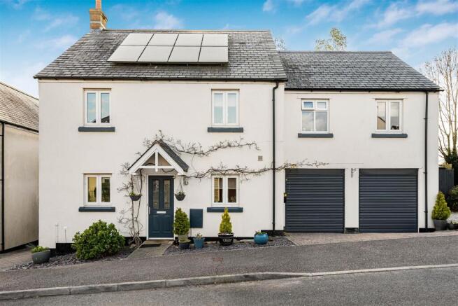 5 bed property, in Strawberry Fields, £399,950