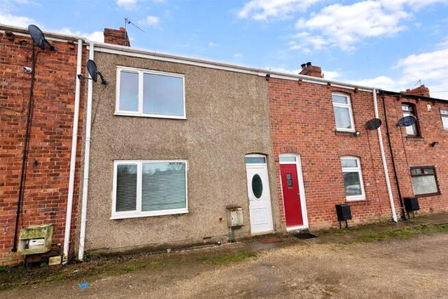 2 bed property, in Derwent Street, £60,000