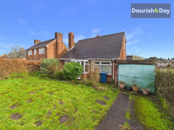 2 bed property, in Pirehill Lane, £280,000
