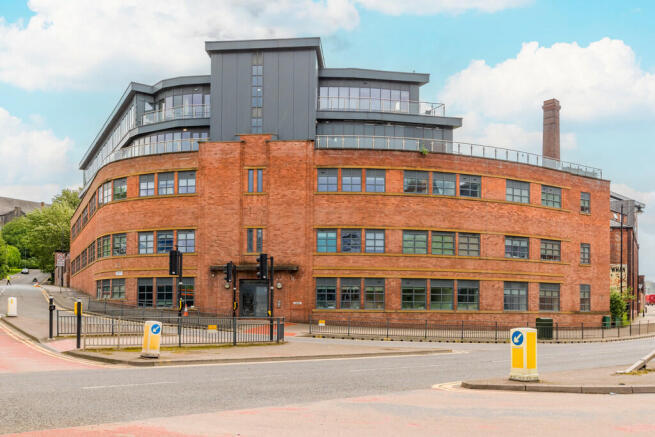1 bed property, in East Street, £105,000