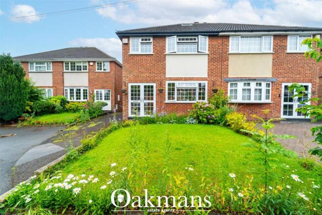 3 bed property, in Cedars Avenue, £250,000