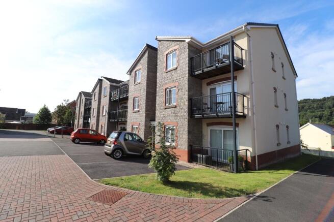 1 bed property, in Heol Gruffydd, £98,000