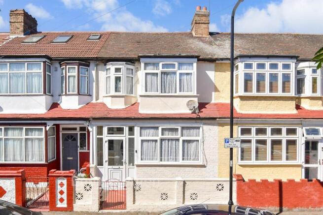 3 bed property, in Overton Road, £625,000