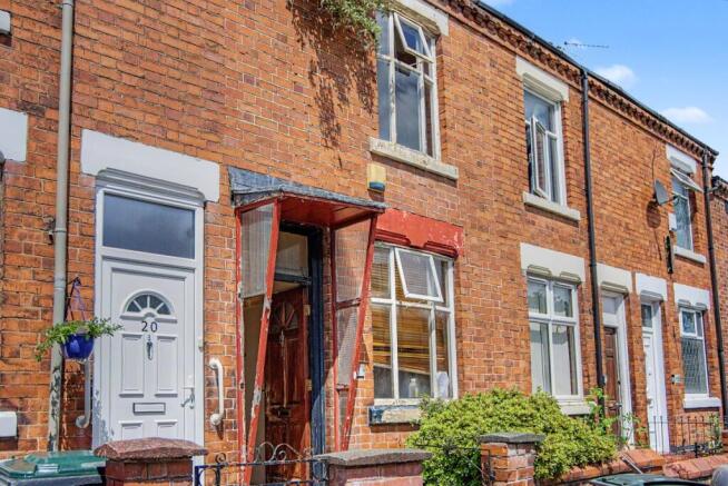 2 bed property, in 18 Neville Street, £67,000