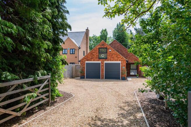 4 bed property, in Cranford Road, £575,000