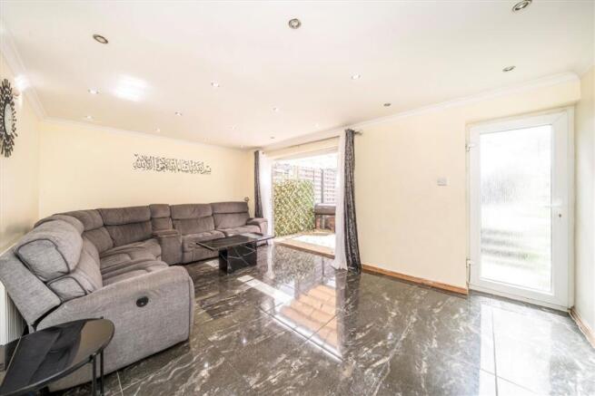 3 bed property, in Woolwich Road, £499,999