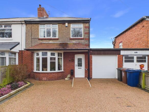 3 bed property, in Buxton Gardens, £175,000