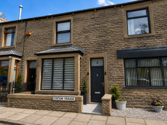2 bed property, in Hirst Street, £99,950
