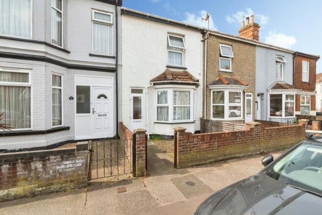 3 bed property, in Lorne Park Road, £150,000