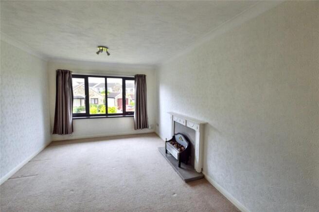2 bed property, in Grasmere Drive, £185,000