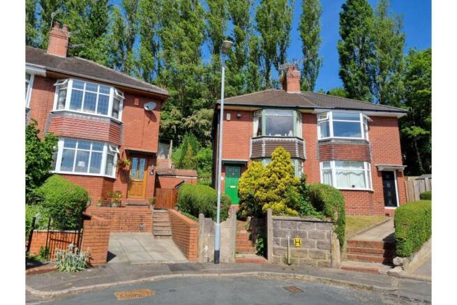 2 bed property, in 82 Penkville Street, £110,000