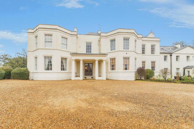 3 bed property, in Wavendon House Drive, £260,000