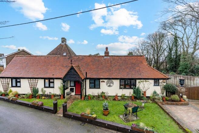 3 bed property, in Lenacre Lane, £465,000