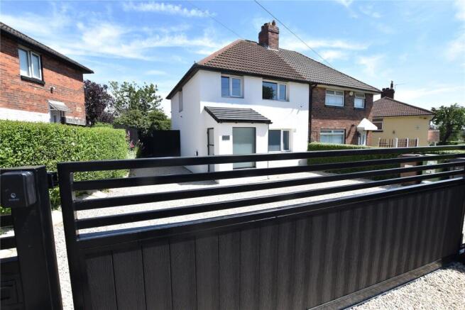 3 bed property, in Rookwood Crescent, £255,000