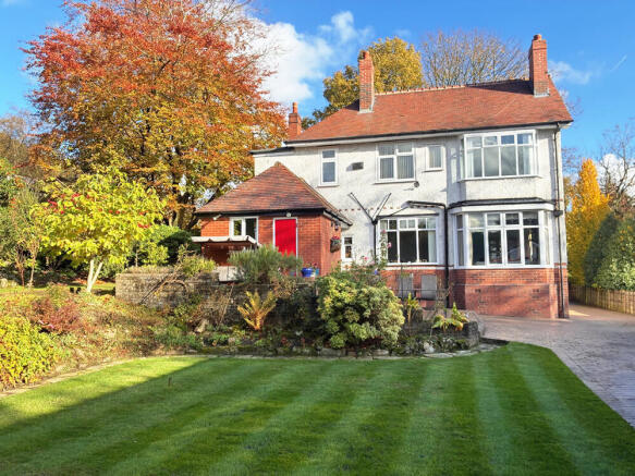 4 bed property, in Clough Park Avenue, £850,000