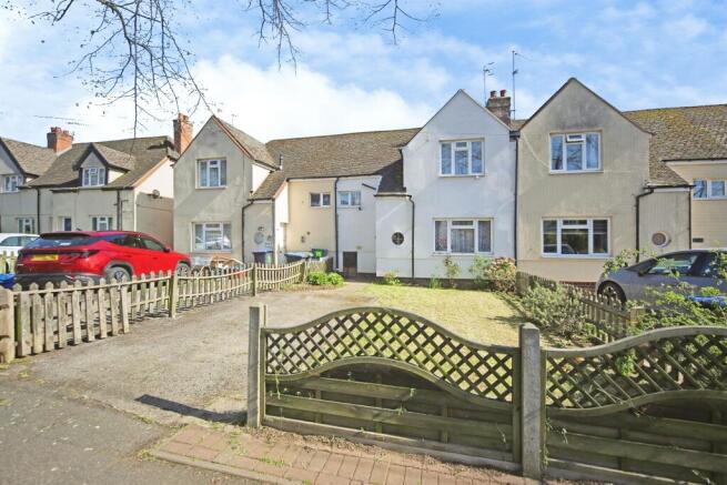 3 bed property, in Justins Avenue, £220,000