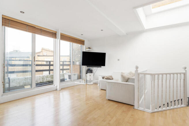 1 bed property, in London W8, £550,000