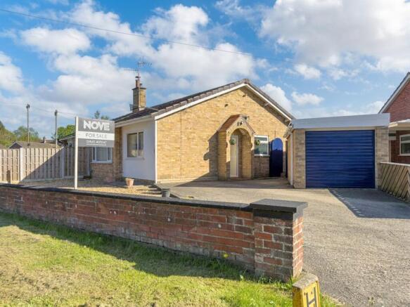2 bed property, in Byland Avenue, £220,000