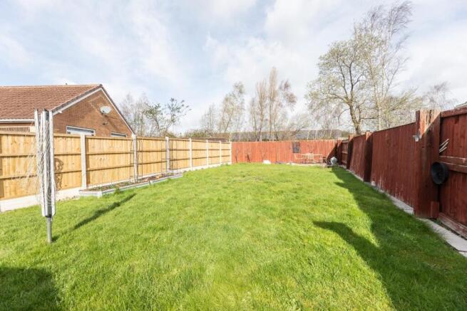 3 bed property, in Middle Oxford Street, £350,000