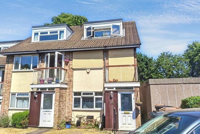 2 bed property, in Harriet Way, £140,000