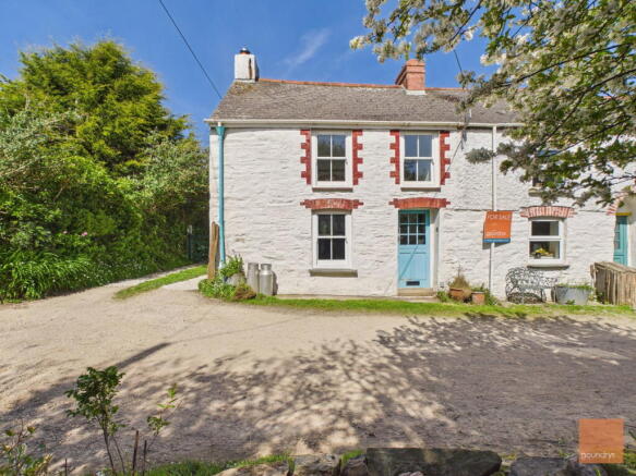 2 bed property, in Cottage in St Agnes with large gardens, £475,000