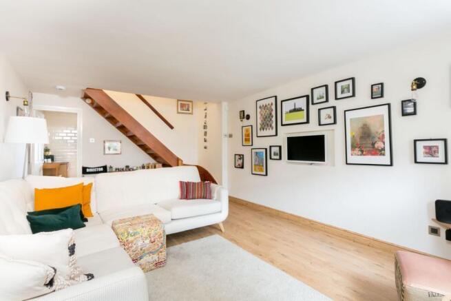 2 bed property, in Pintail Road, £485,000