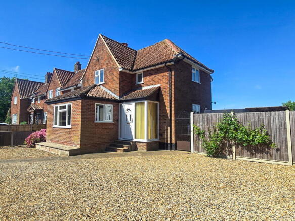 3 bed property, in Hingham Road, £275,000