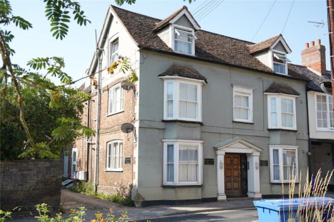 1 bed property, in Mill Street, £90,000