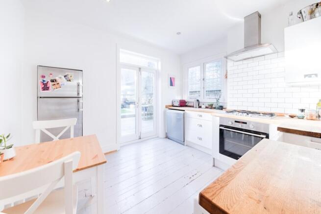 2 bed property, in Chamberlayne Road, £690,000