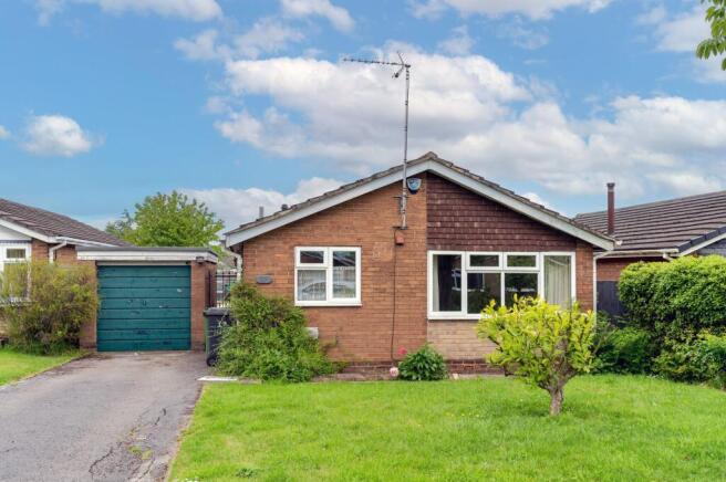 2 bed property, in Bowden Avenue, £230,000