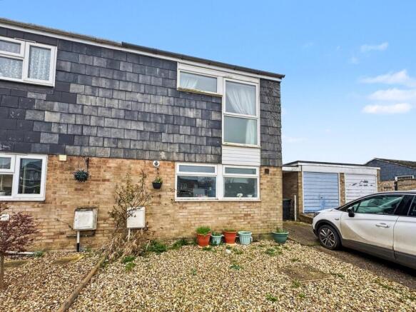 2 bed property, in Rose Walk, £200,000