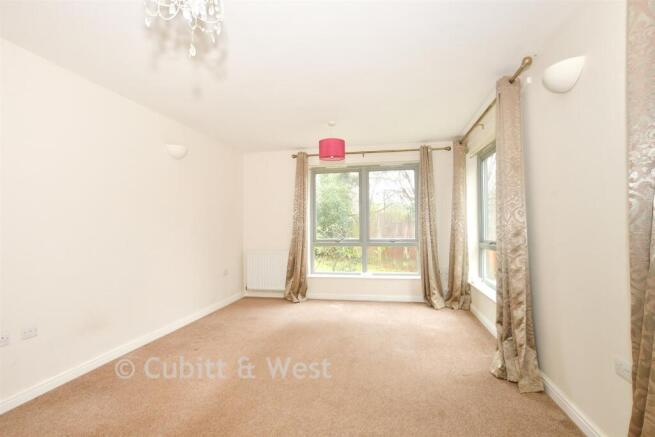 2 bed property, in Pegler Way, £200,000