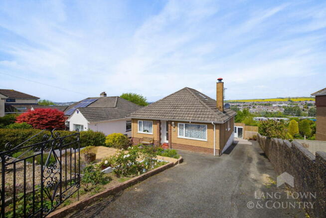 3 bed property, in Merafield Road, £450,000