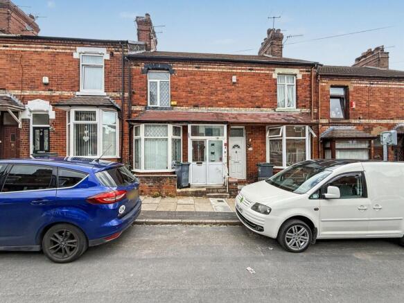 2 bed property, in Campbell Terrace, £100,000