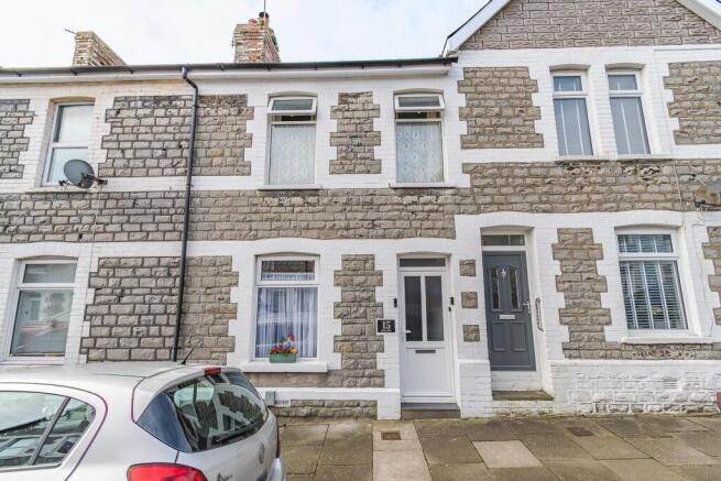 2 bed property, in Lombard Street, £185,000