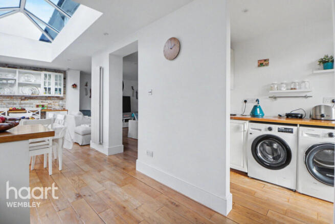 5 bed property, in Alverstone Road, £1,200,000