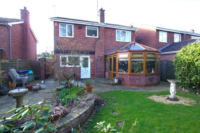 4 bed property, in St. Mary's Close, £340,000