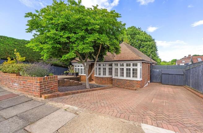 3 bed property, in High Beeches, £675,000