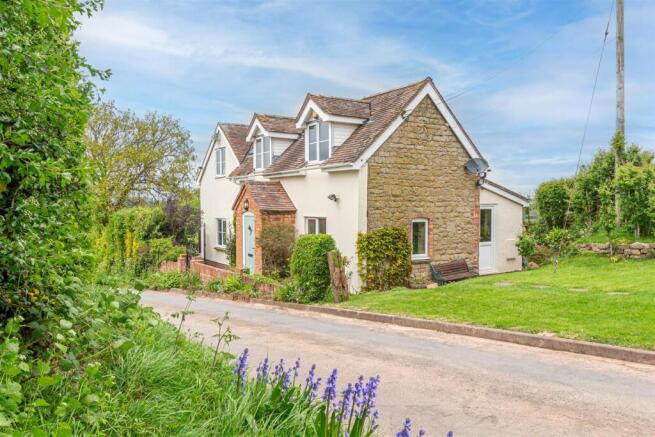 3 bed property, in Acton Beauchamp, £550,000