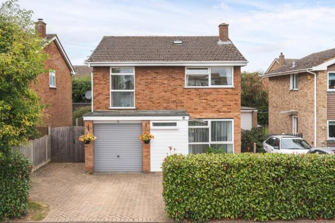 4 bed property, in Longden Close, £475,000