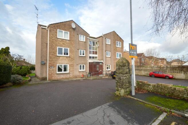 3 bed property, in Lawn Road, £215,000