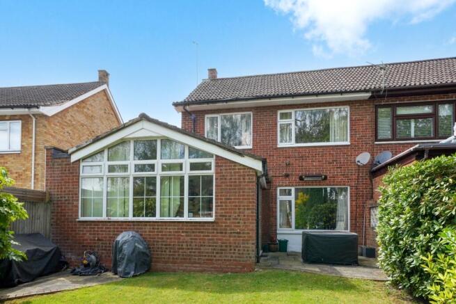 3 bed property, in Farmlands, £685,000