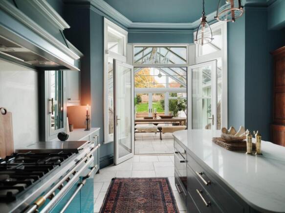 5 bed property, in St. Martins Road, £1,200,000