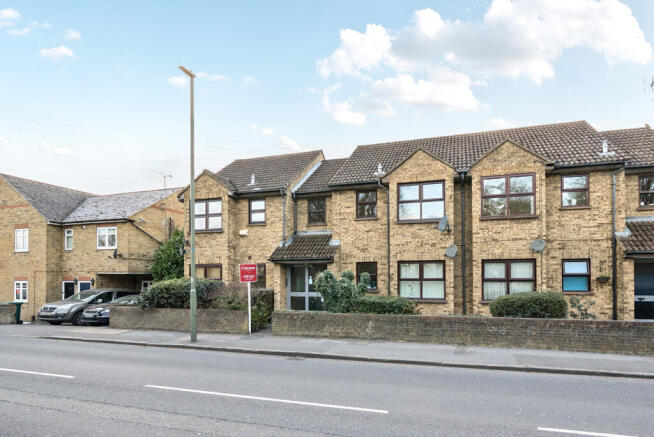 1 bed property, in Park View, £190,000