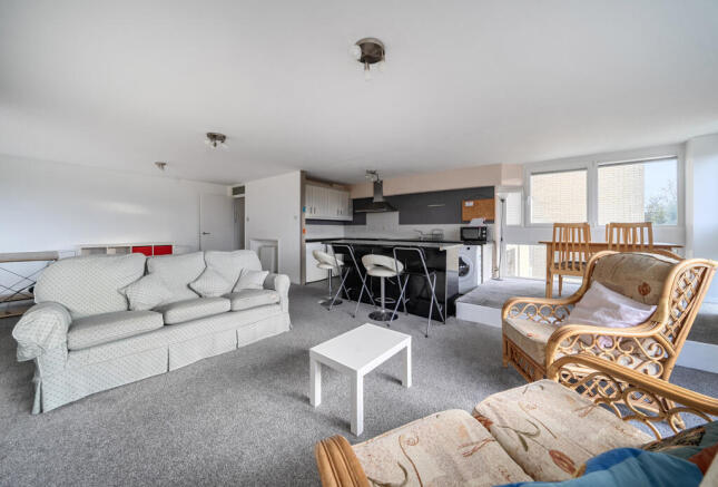 2 bed property, in Durdham Park, £325,000