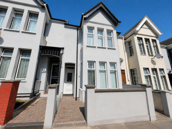 3 bed property, in Claremont Road, £325,000