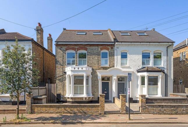 2 bed property, in Byrne Road SW12, £500,000