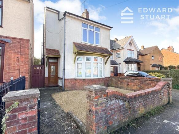2 bed property, in Alexandra Road, £200,000