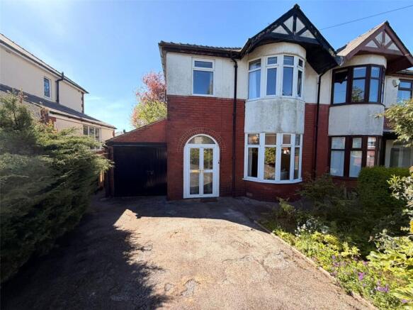 3 bed property, in Ansdell Road, £260,000
