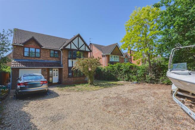 4 bed property, in Stonegate, £350,000
